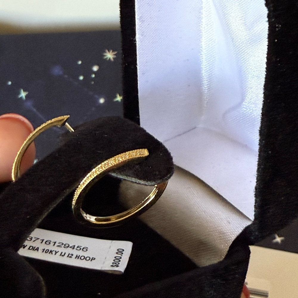New Macy’s Pure Yellow Gold 10K Genuine Diamonds Small Oval Hoops Earrings - Picture 7 of 17